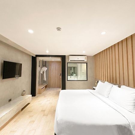 Loft Bangkok Hotel Exterior photo